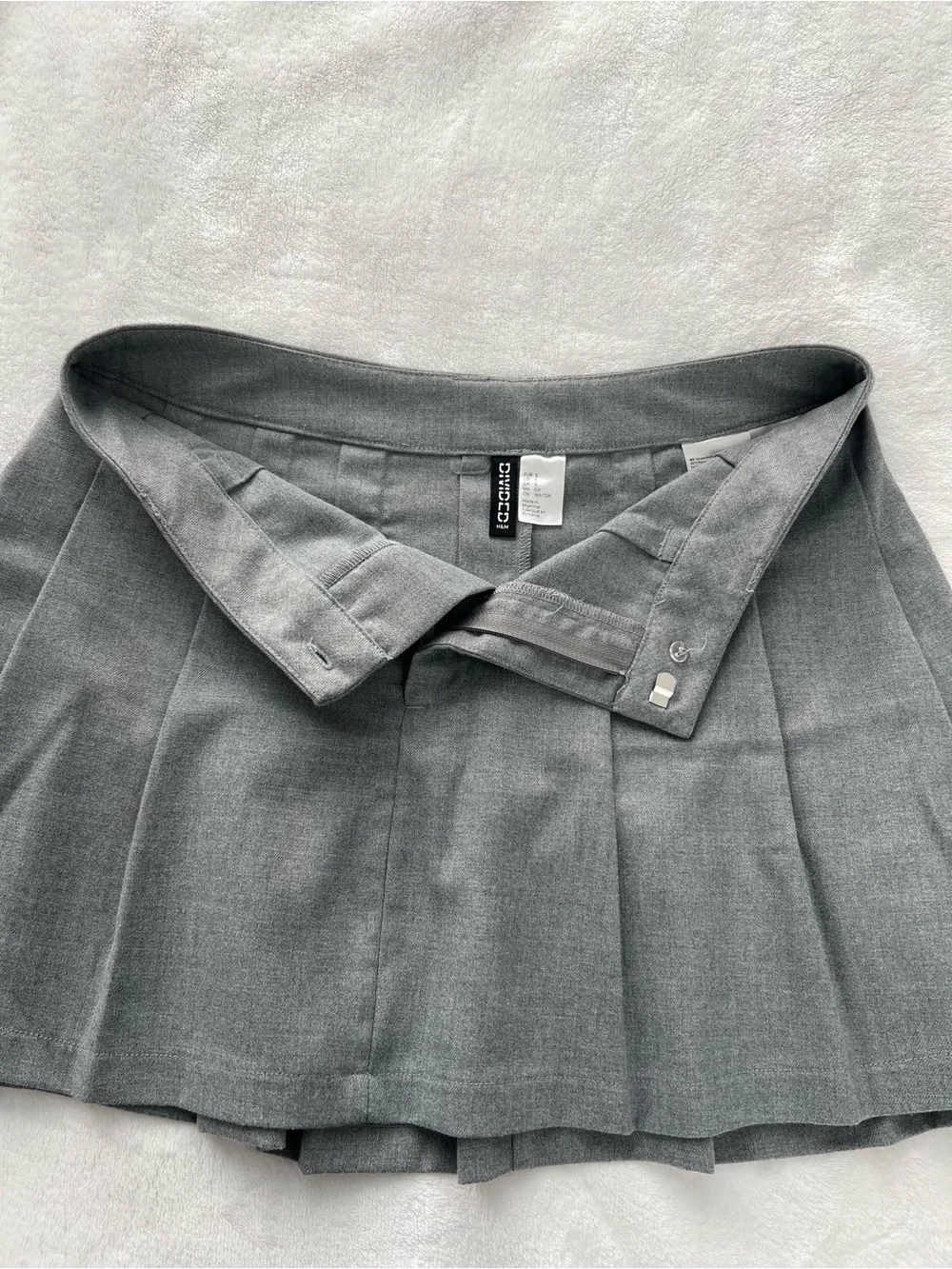 H&M Gray Pleated Mini Skirt